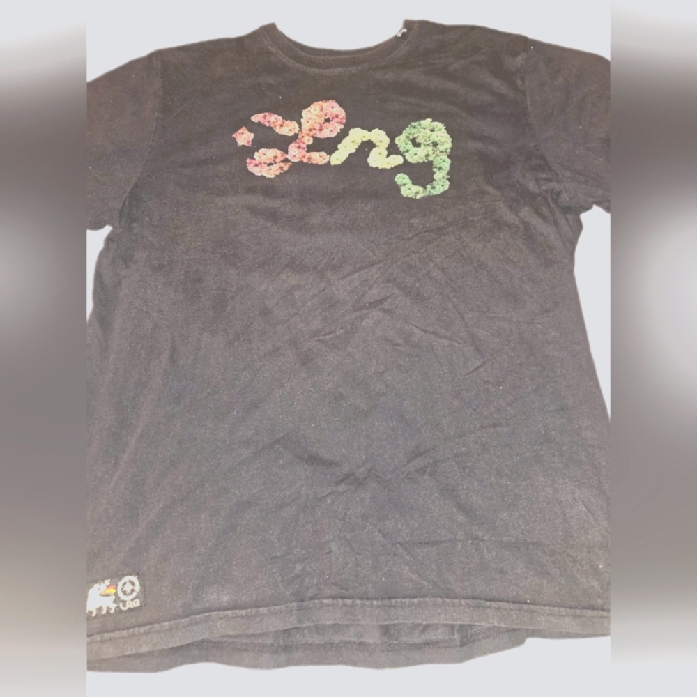 - Vintage LRG red gold and green nug tee shirt❗️2 for 30❗️